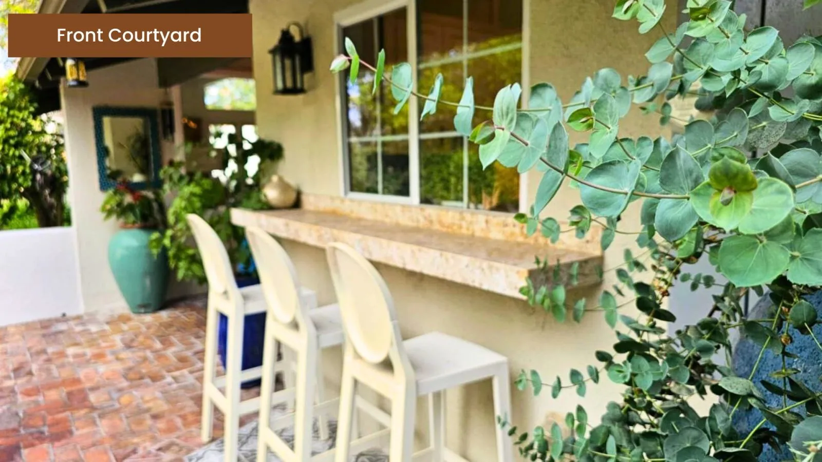 Courtyard counter with outdoor bar seating